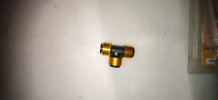 金色T型气管快速三通快插接头双层防爆规格齐全优质耐磨