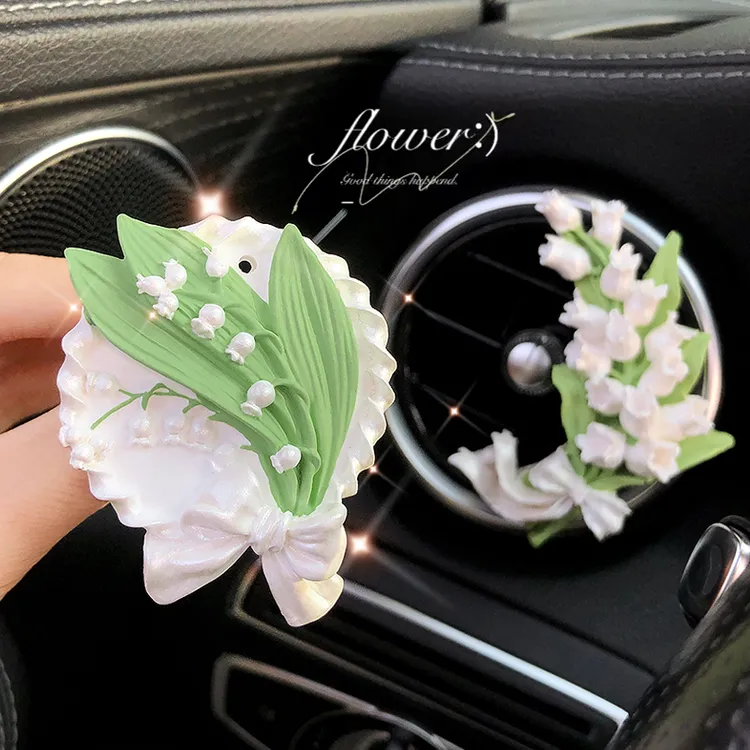 高级感铃兰花蝴蝶结车载香薰汽车出风口装饰挂件花朵车内饰品摆件