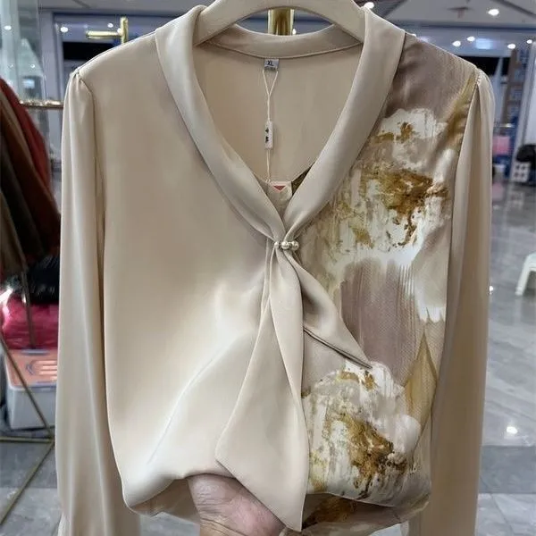 洋气妈妈装V领长袖雪纺衬衫春秋新款减龄别致小衫中