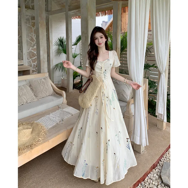 大码法式梨形身材连衣裙女春季复古刺绣吊带裙胖MM遮肚子显瘦裙子