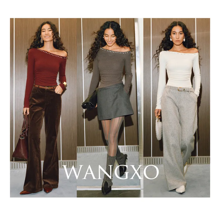WANGXO  露肩斜领烫钻珍珠抽褶针织上衣2431319W