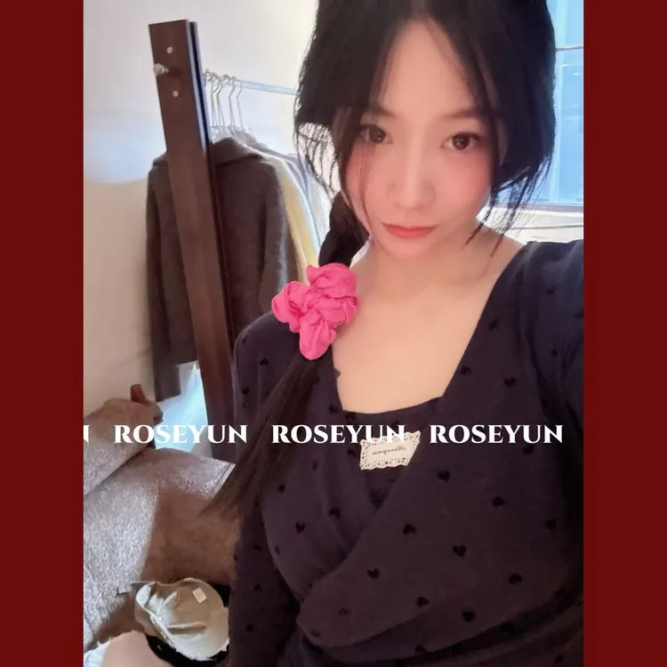 【Rose Yun】夜幕蓝爱心植绒木耳边收腰捏褶假两件上衣   JY115010