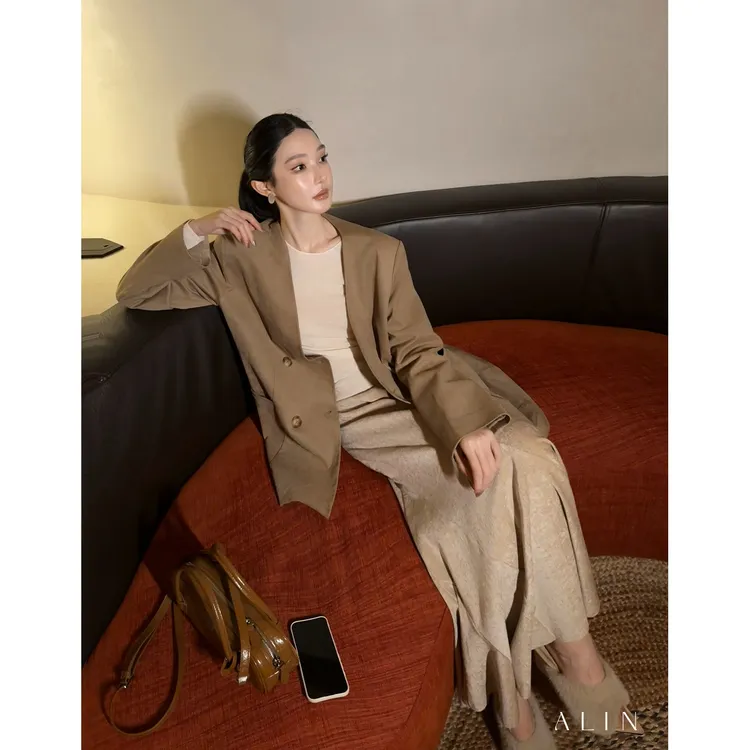 阿琳ALIN【可可慕斯】秋季V领双排扣西装外套女高级感上衣AL5ESW10