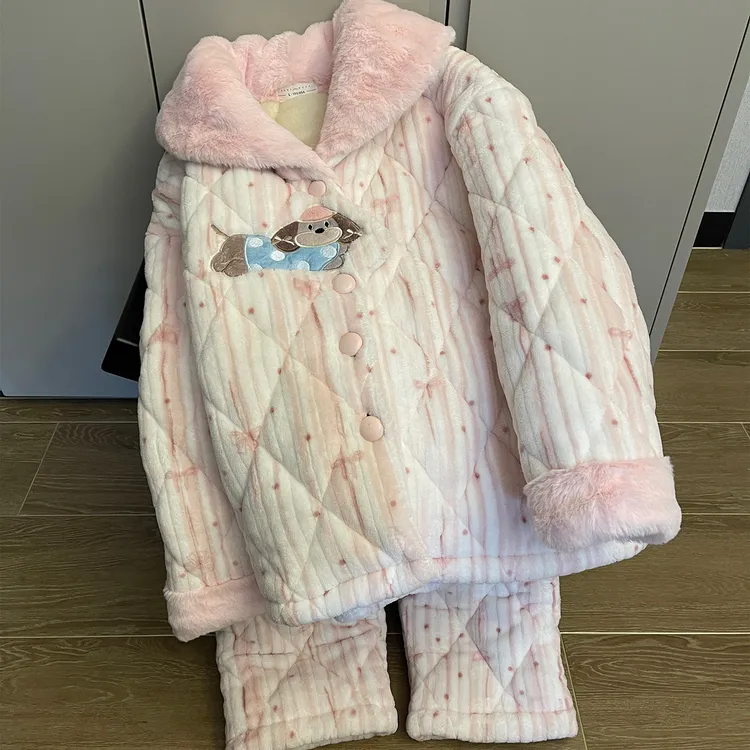 冬天三层珊瑚绒夹棉睡衣女生新款加厚保暖条纹小狗冬季家居服套装