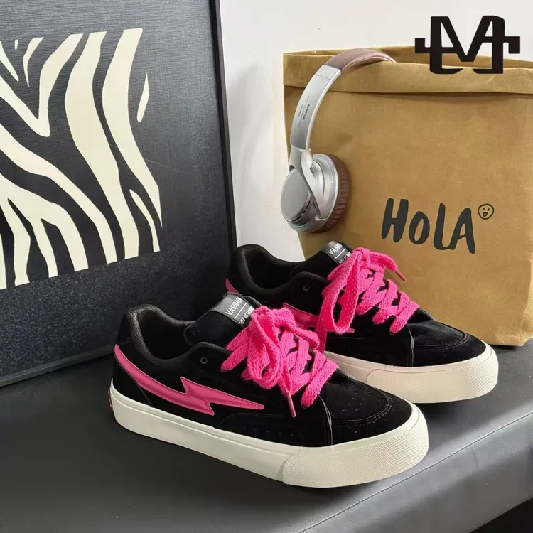 【原创设计】2025新爆款闪电高级潮流复古板鞋男生开车面包鞋