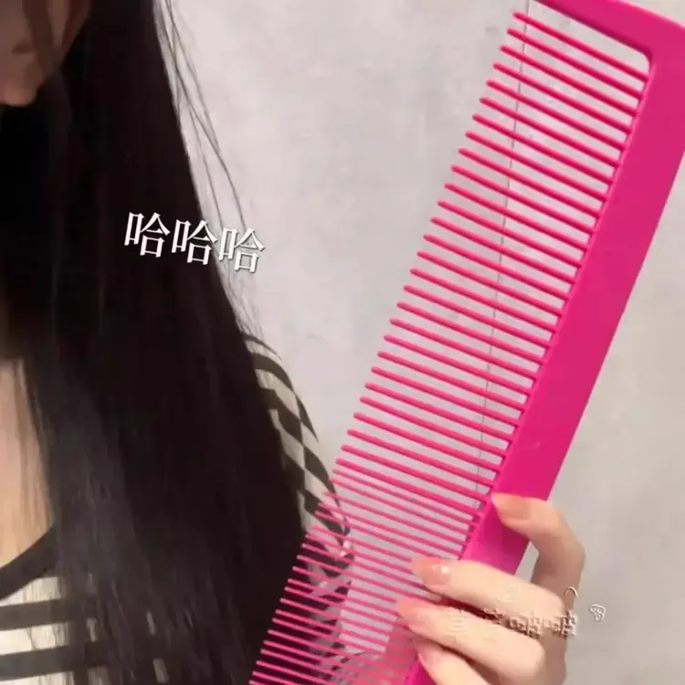 巨人超夸张搞笑拍照显脸小神器锯齿梳超大巨无霸梳子玫红色小丑梳