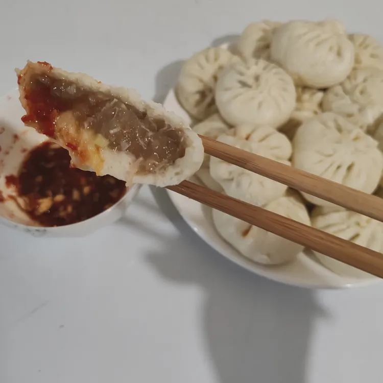 霍邱县水晶手工鸡汤包子骨头汤