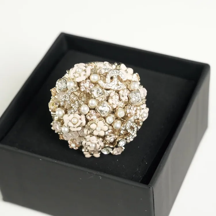 Chanel 珐琅花朵花簇闪钻珍珠戒指