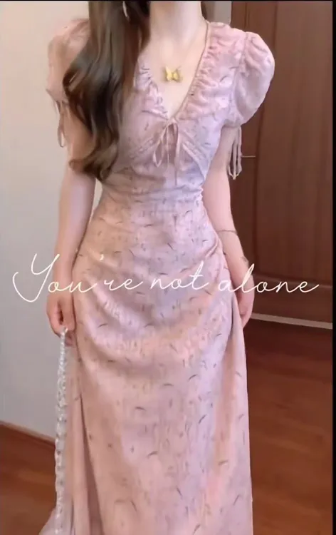 别致设计感时尚气质粉色碎花V领连衣裙子长裙女小众显瘦高级感潮