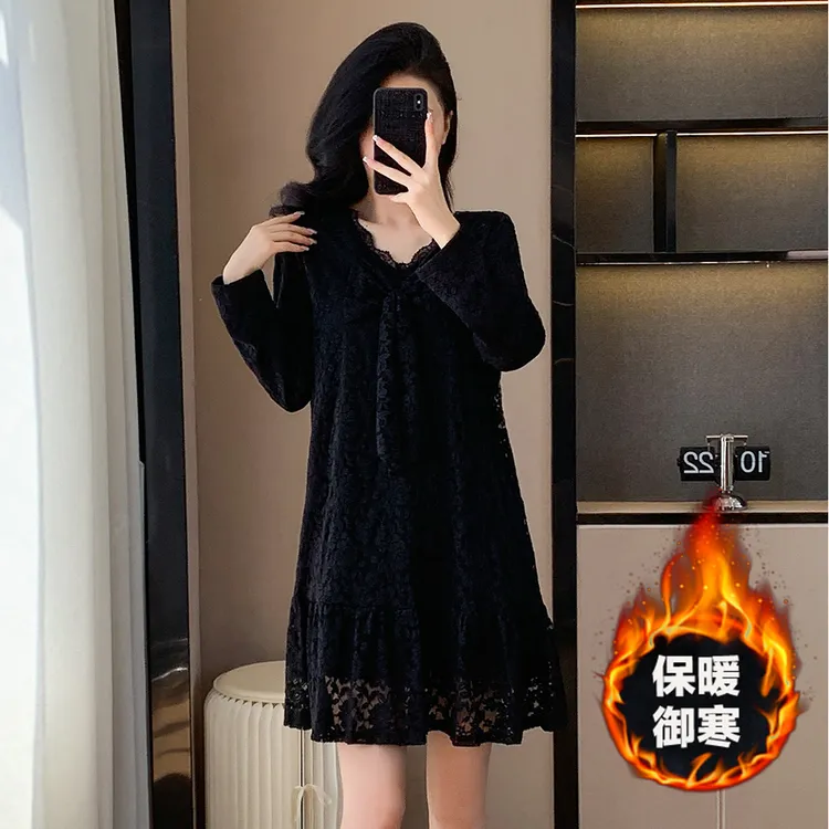 秋冬新款胖妹妹蕾丝加绒加厚保暖减龄蝴蝶结长袖花边领打底连衣裙
