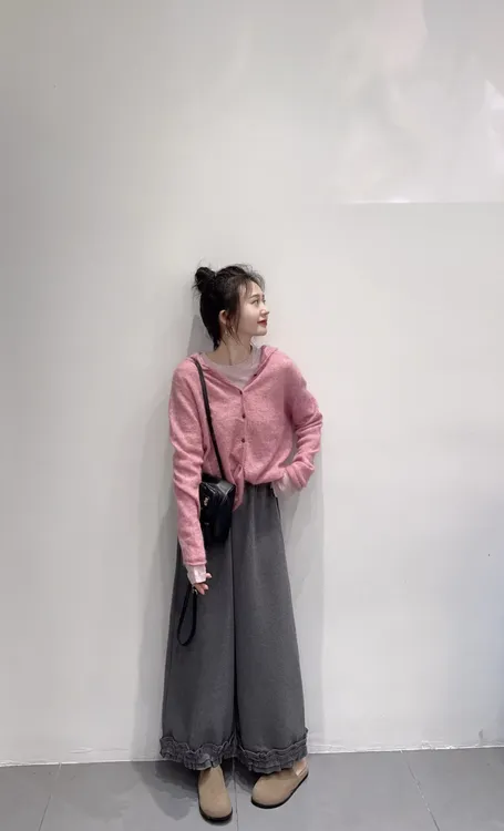 2025秋季新款韩系温柔风树莓粉连帽针织开衫女减龄软糯上衣休闲裤