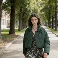 18890短款立领洋气宽松保暖磁吸口带收口棉服