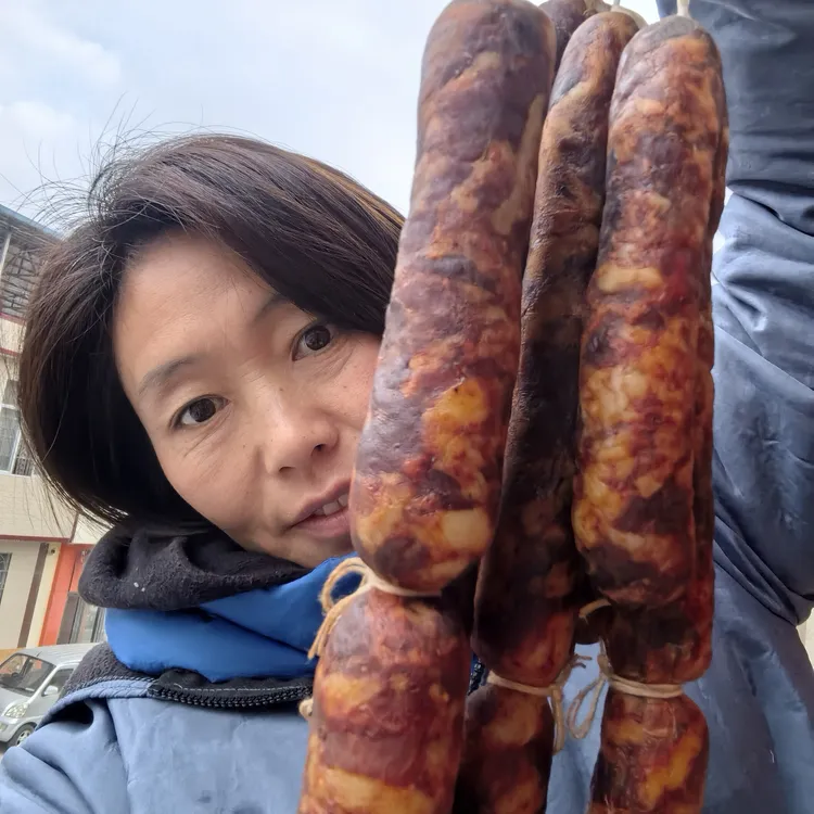 正宗农村散养土猪肉香肠    麻辣家常味香肠    柴火烟熏香肠