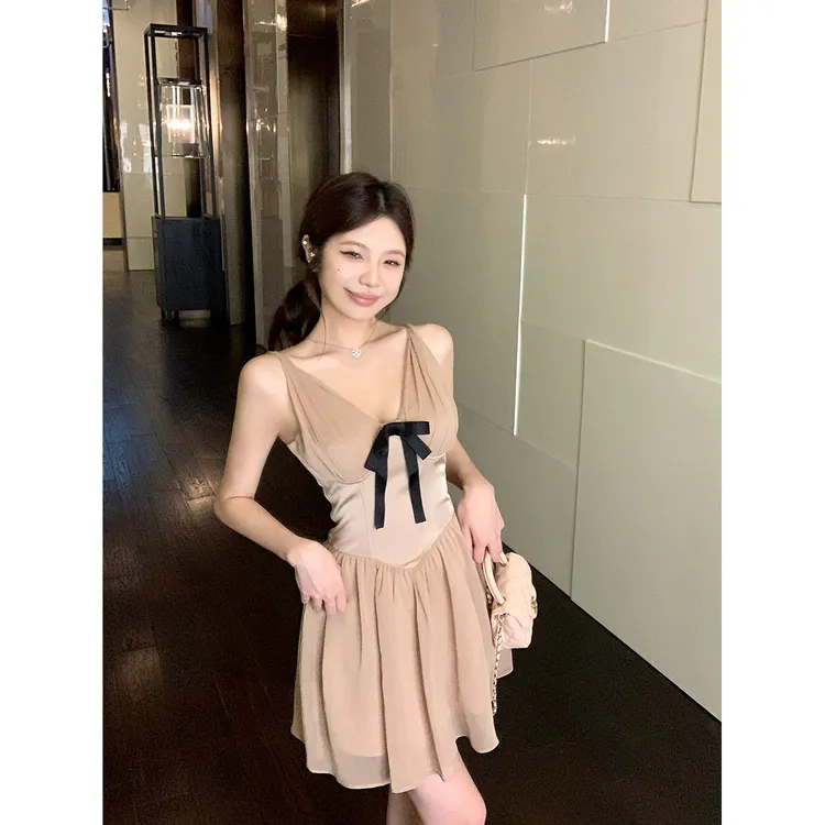 夏季新款法式复古纯欲辣妹性感浪漫V领背心连衣裙修身A字包臀短裙