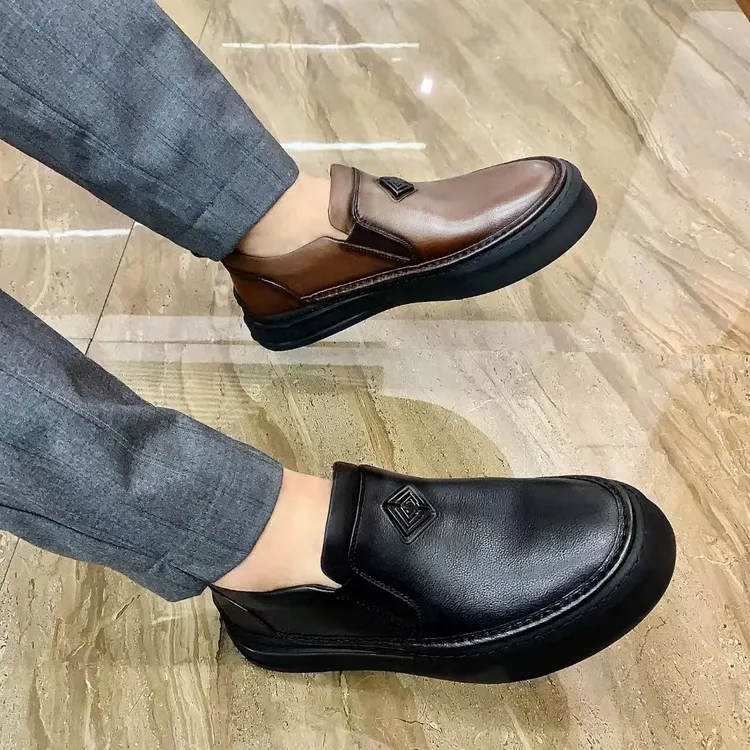 广州商务时尚休闲皮鞋板鞋新款低帮舒适圆头牛皮鞋男鞋一脚蹬百搭