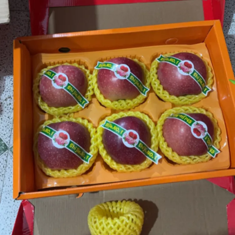 拜年用的礼盒装，一箱12枚装中秋王红富士混装
