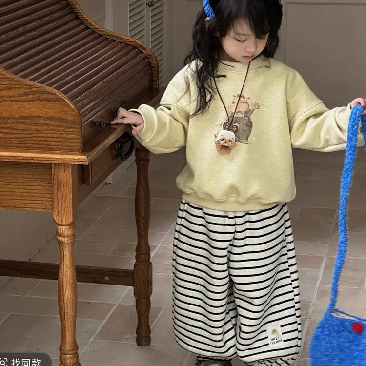 女童加绒卫衣套装2025新款秋冬季儿童卡通上衣条纹裤两件套