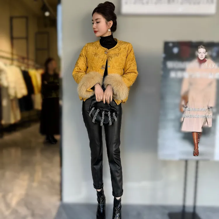 【俊英】90白鸭绒羽绒服外套女冬季改良国风提花狐狸毛可拆保暖上衣