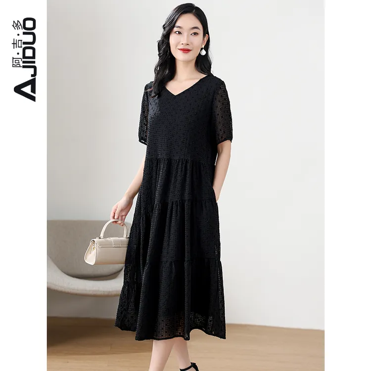 阿吉多气质V领连衣裙女夏季新款洋气独特别致提花赫本风小黑裙子