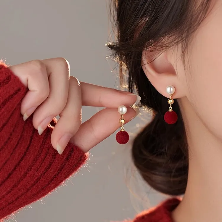 铜合金耳饰 红色丝绒球珠珠耳钉本命年女款蛇年新款耳环过年耳饰