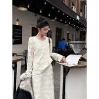 【布兰套装】姜雯 复古“加绒”浮雕盘花蕾丝U领上衣+蕾丝半裙两件套