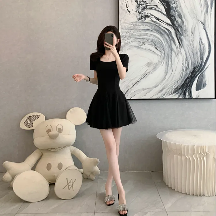 薄款气质显瘦赫本风短款网纱连衣裙女夏季法式设计感小黑裙小个子