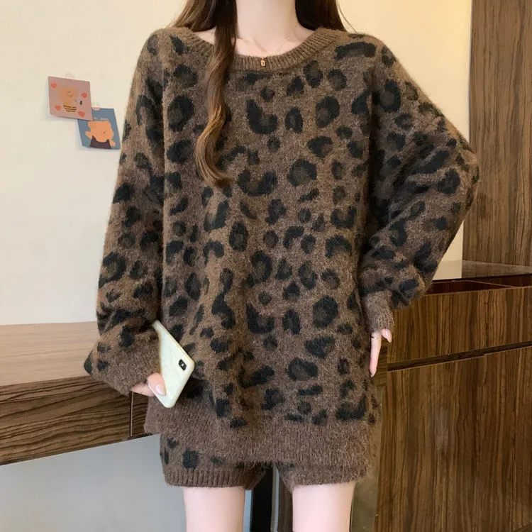美拉德豹纹针织圆领毛衣女秋冬新款胖MM慵懒时尚气质百搭短裤套装