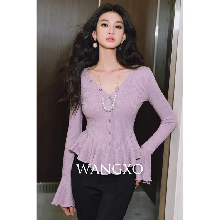 WANGXO 坑条亮丝针织V领荷叶边针织上衣  2401629W