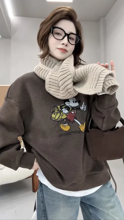 月月 2025秋冬新款小众设计极简长袖卡通米奇套头卫衣 2510C7135