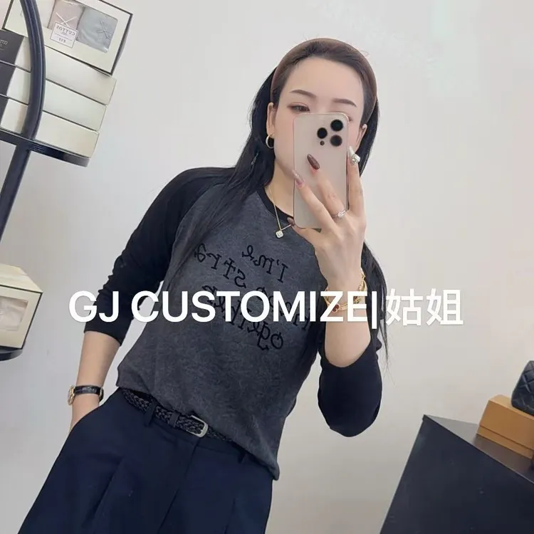 【梦雪严选】2025秋季圆领字母植绒拼色长袖百搭显瘦短款上衣女
