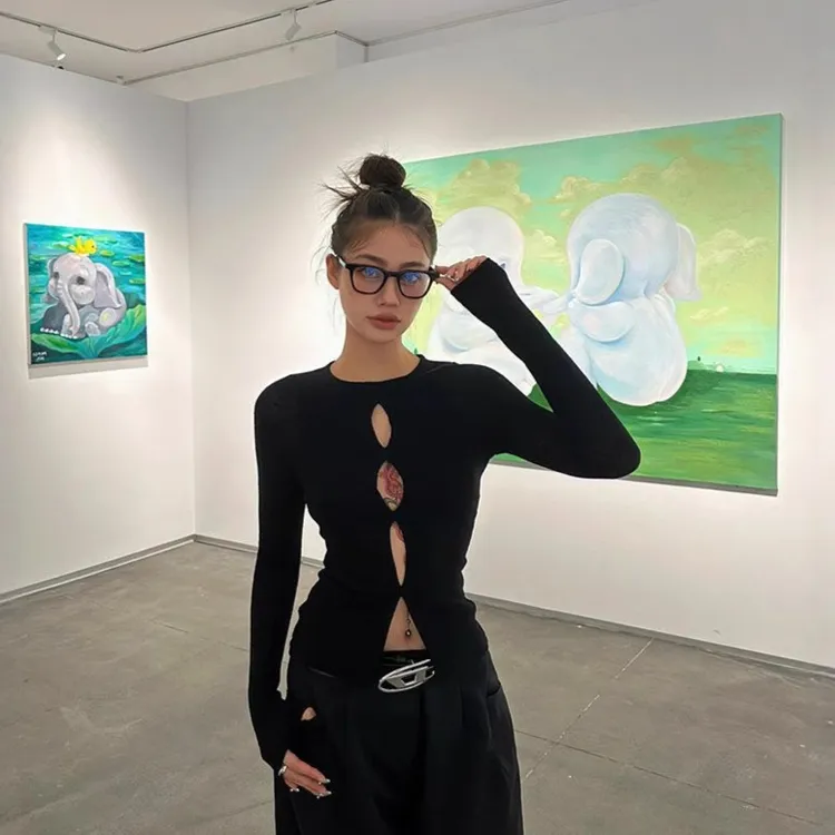 【运补4 - 9米】长款圆领长袖女士时尚显瘦打底T恤凸显独特冷艳女郎