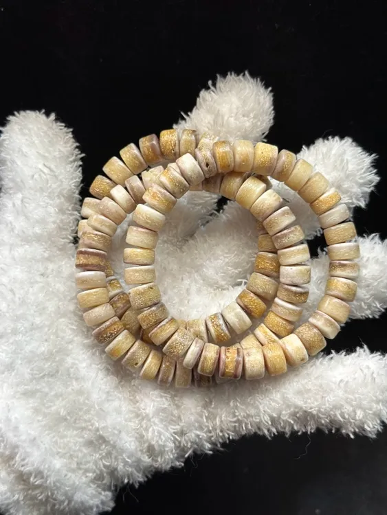 骆驼骨嘎嘎手串尺寸1.1左右串上备籽4个