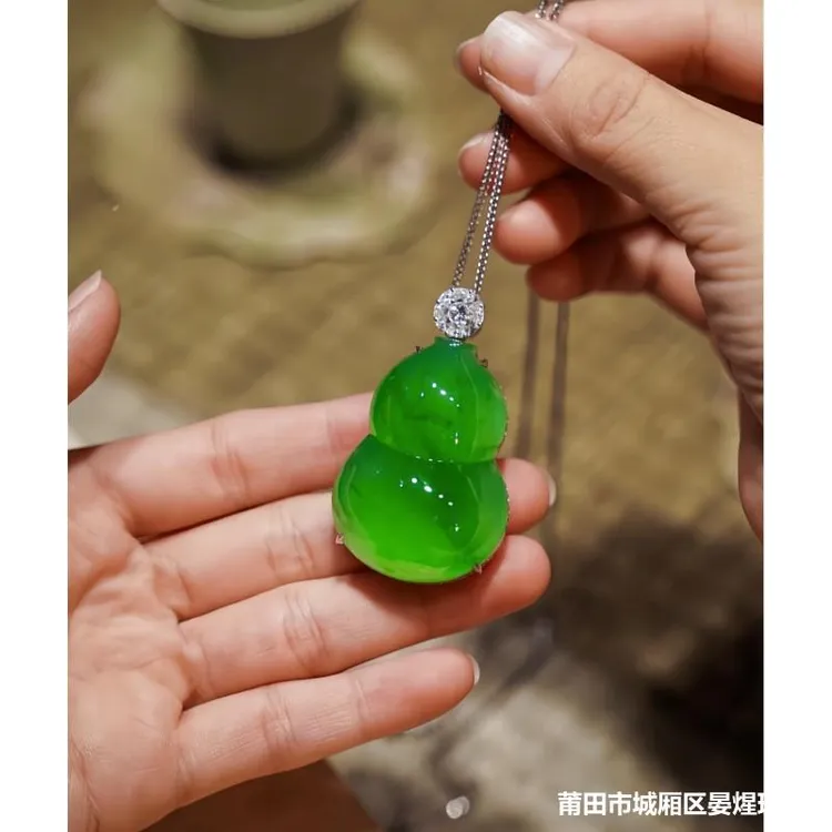 冰种正阳绿葫芦翡翠吊坠天然缅甸镶嵌满绿辣绿翡翠葫芦手镯挂件女