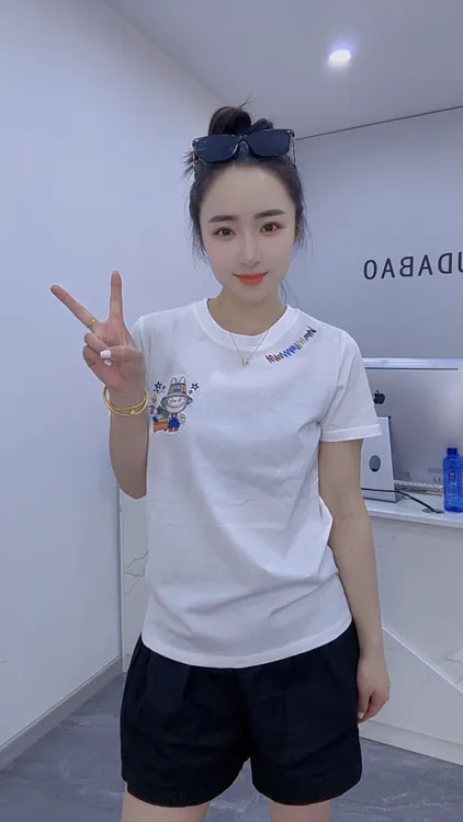 百搭显瘦卡通刺绣短袖