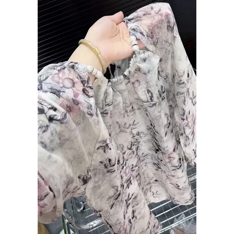 【现货】今年流行穿搭2025夏季新款法式中长款宽松型碎花雪纺衫上衣