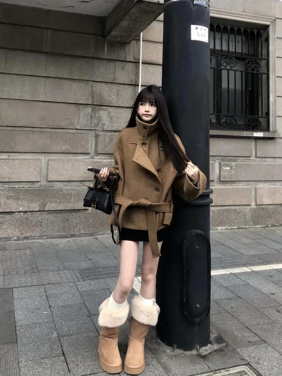 Moonpai/短款呢子大衣女冬老钱风设计感气质收腰翻领复古毛呢外套