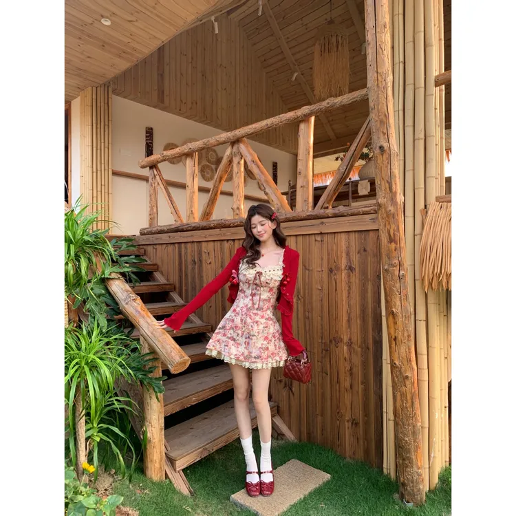 越韩小鱼Musefish 爱神的油画 明媚少女蕾丝边红色连衣裙纯欲女夏