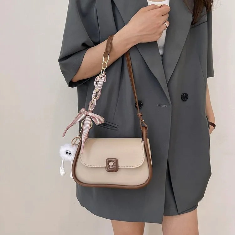 高级质感小包包女包2025新款流行小众设计斜挎包单肩腋下包小方包