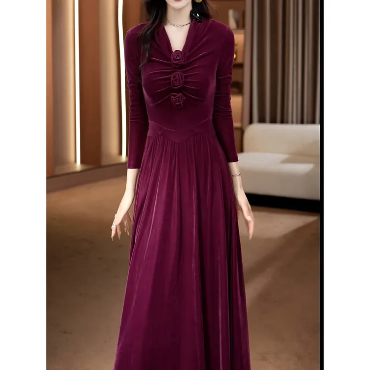 轻奢高级感V领显瘦丝绒连衣裙女2026春季新款时尚洋气名媛风A字裙