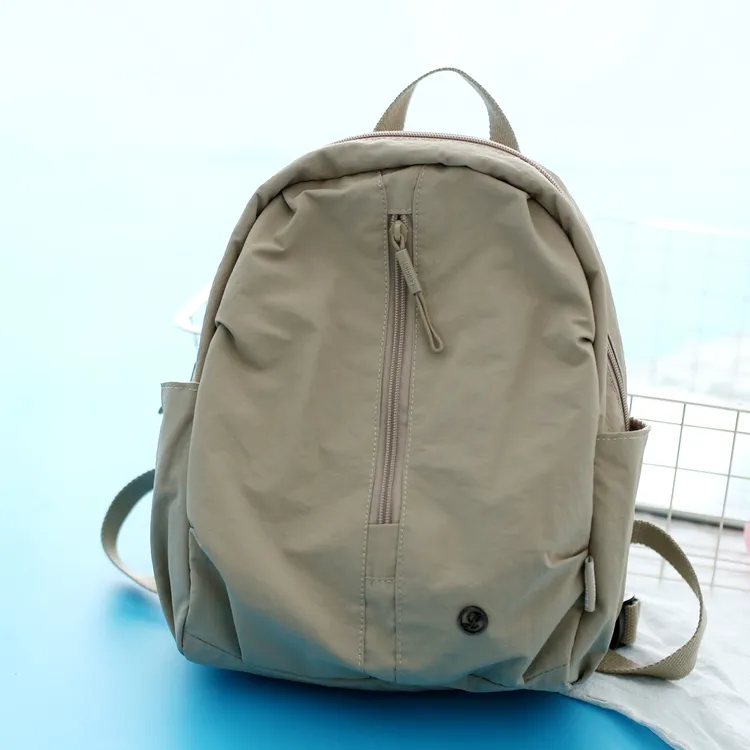 学生可爱小号双肩包女旅游轻便小巧逛街通勤小背包上班带娃妈咪包