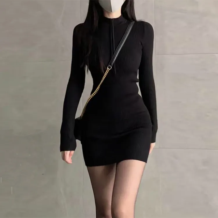 千金贵气名媛风女装秋冬百搭连衣裙修身显瘦半高领短款打底小黑裙