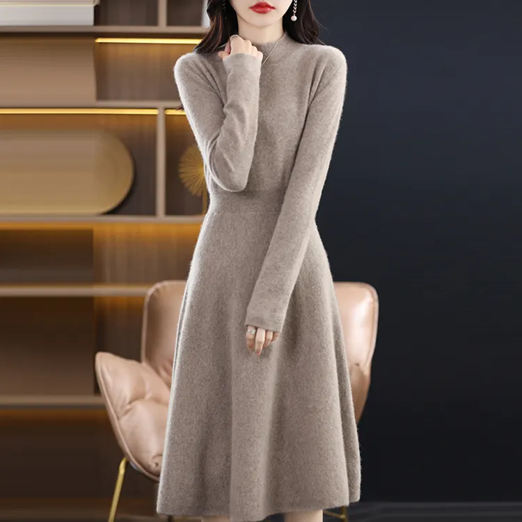 纯色半高领针织连衣裙女2025秋冬装新款高腰显瘦过膝中长款毛衣裙