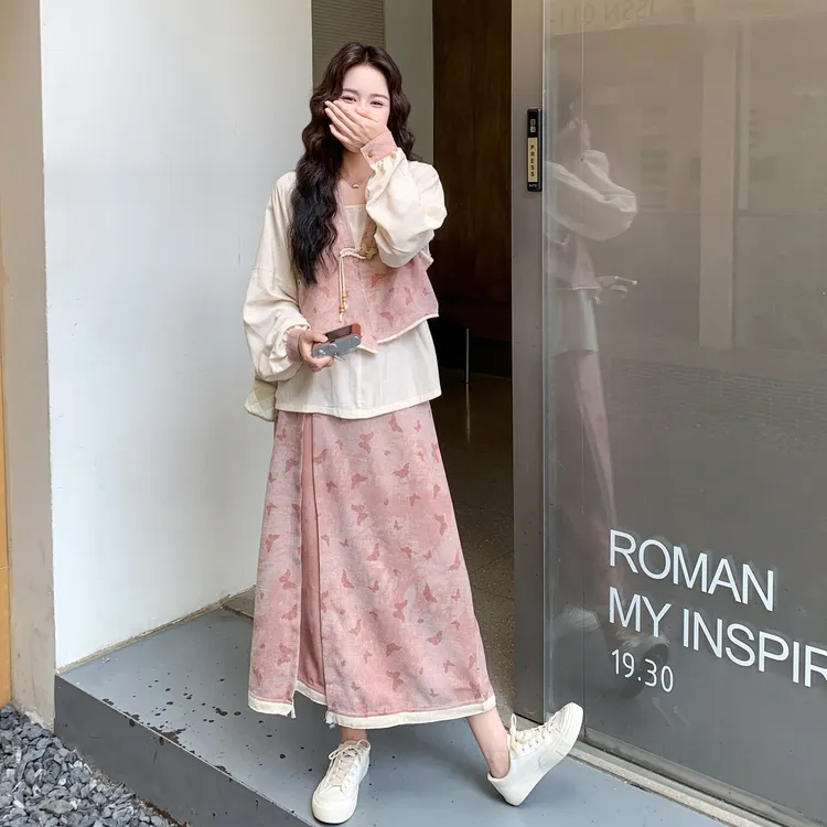 粉色新中式蝴蝶印花马甲套装裙女2025年秋季气质衬衫半身裙三件套