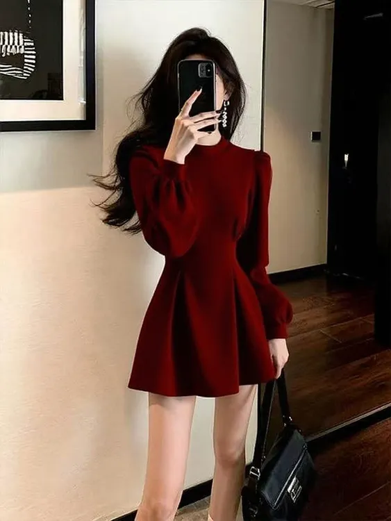 秋冬巨好看法式红色收腰连衣裙女2026新款小个子高级感显瘦a字裙
