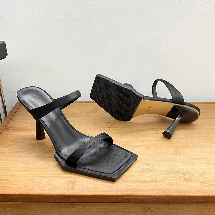 2025新款春夏季方头露趾一字高跟鞋链条惠州女鞋细跟黑色性感凉鞋