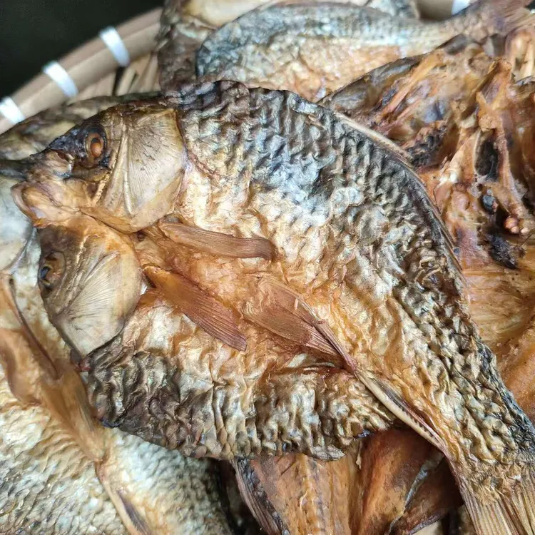 正宗稻花鱼湖南特产新化柴火烟熏腊鲤鱼农家自制火焙禾花鲤田鱼仔
