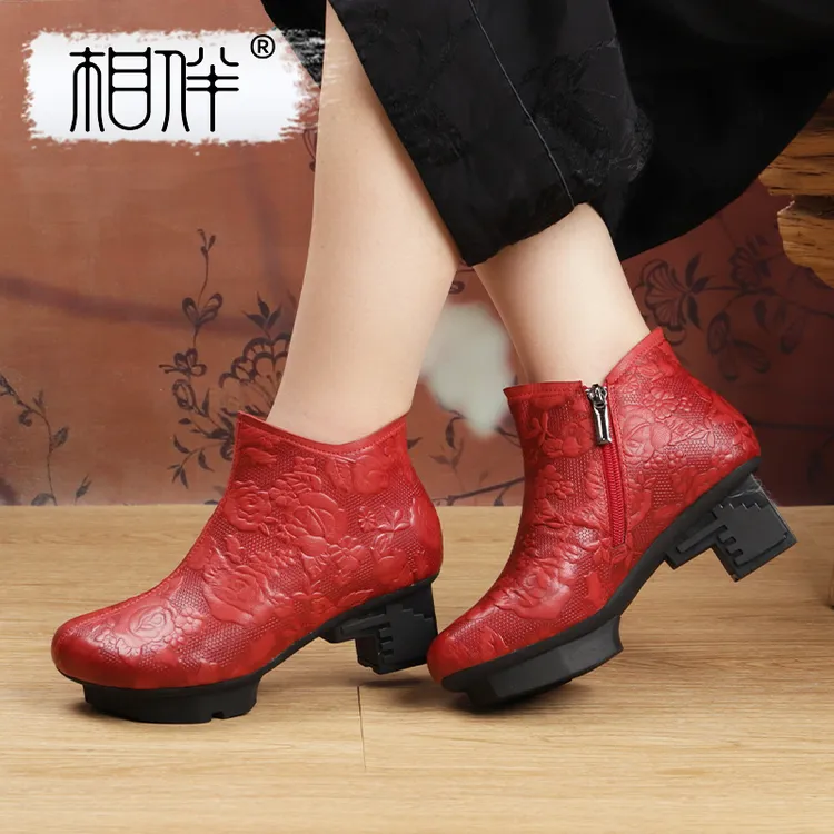 相伴相伴复古羊皮民族风手工女短靴中老年妈妈秋冬高跟靴子53233