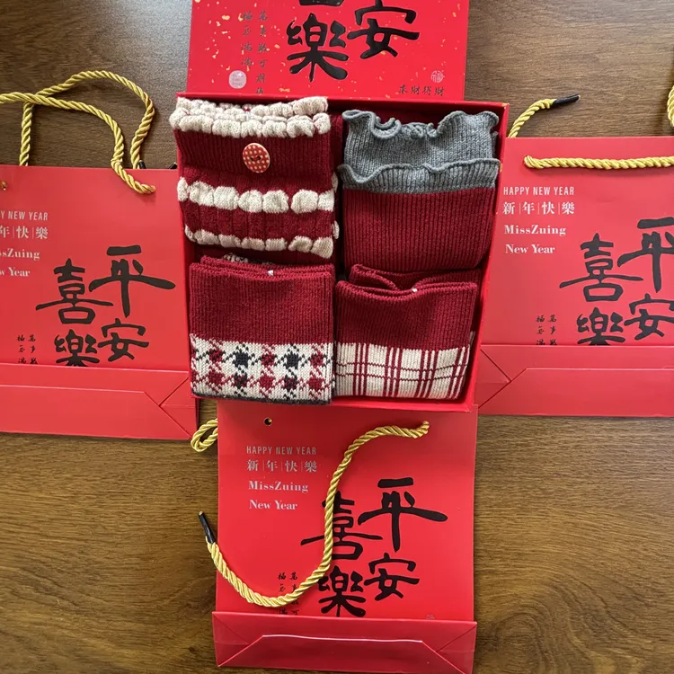 秋冬本命年羊毛中筒刺绣红袜手提礼盒装保暖喜庆新年礼物