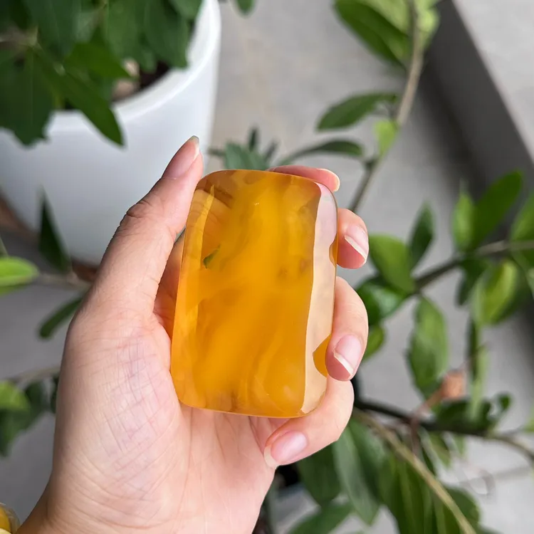 蜜蜡焦皮料鸡油红意境无事牌可子冈牌