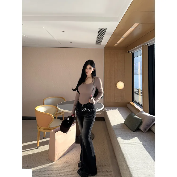 黑泽玄七【腰臀比之王】秋冬辣妹V腰丰胯修腿银狐绒低腰显瘦微喇裤